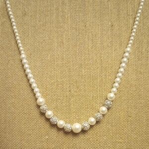 Elegant Pearl and Silver Necklace